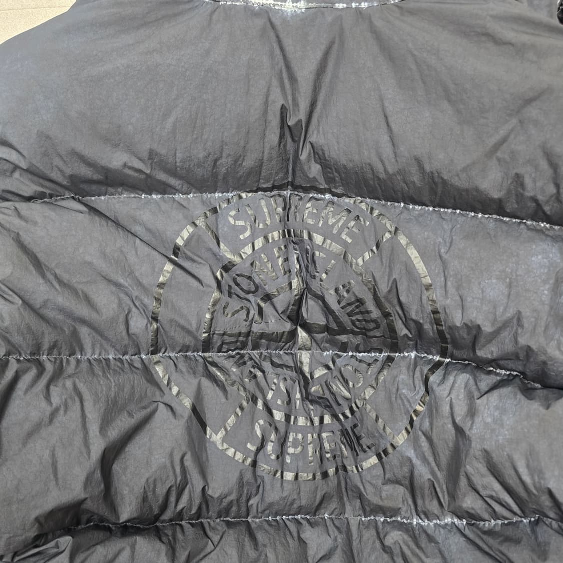 슈프림 스톤아일랜드 페인팅 크링클 다운 패딩 L사이즈 상품이미지8