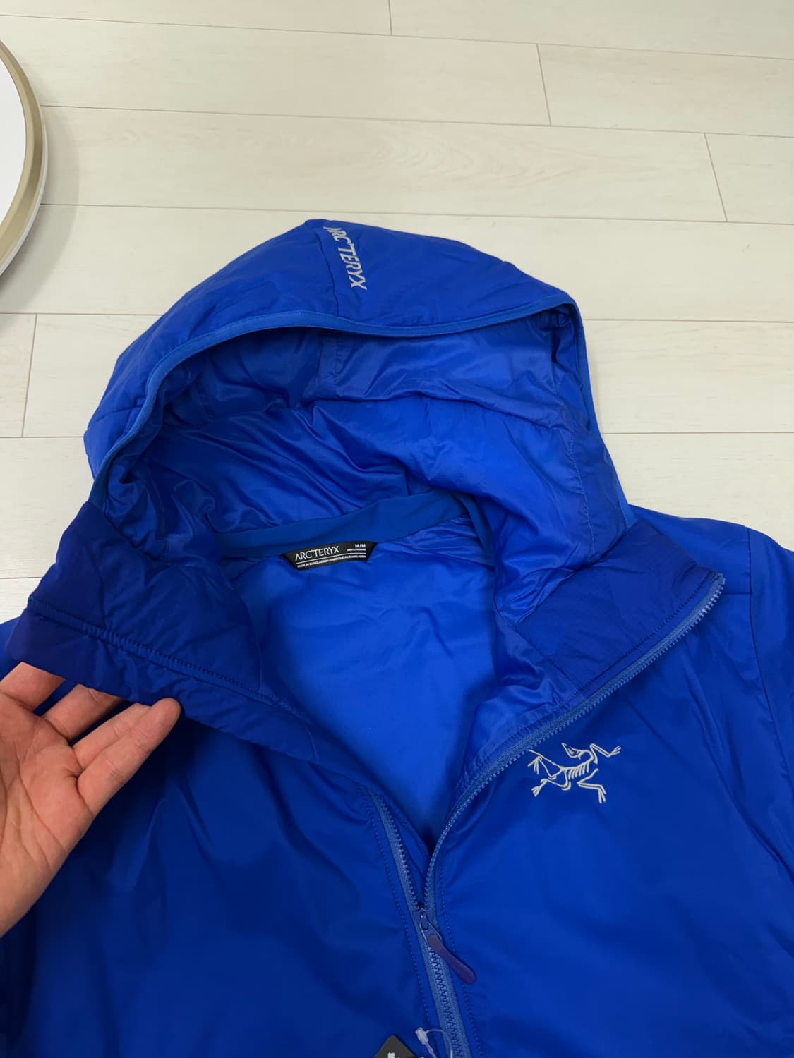 아크테릭스 아톰 sv M 사이즈  상태 9.3/10  가격텍까지 있어서  상품이미지4