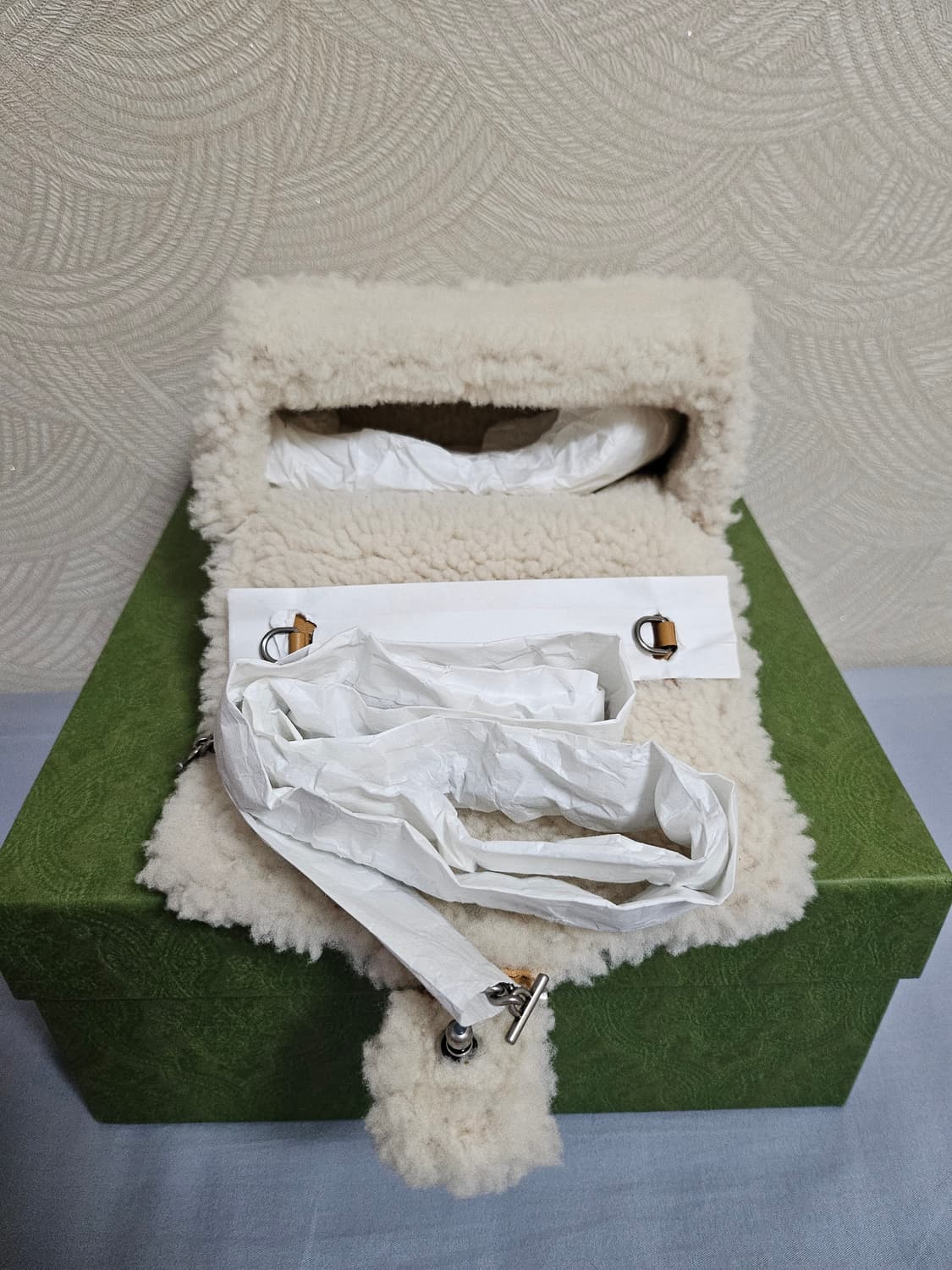 구찌 디오니서스 양털 스웨이드 가방 상품이미지4