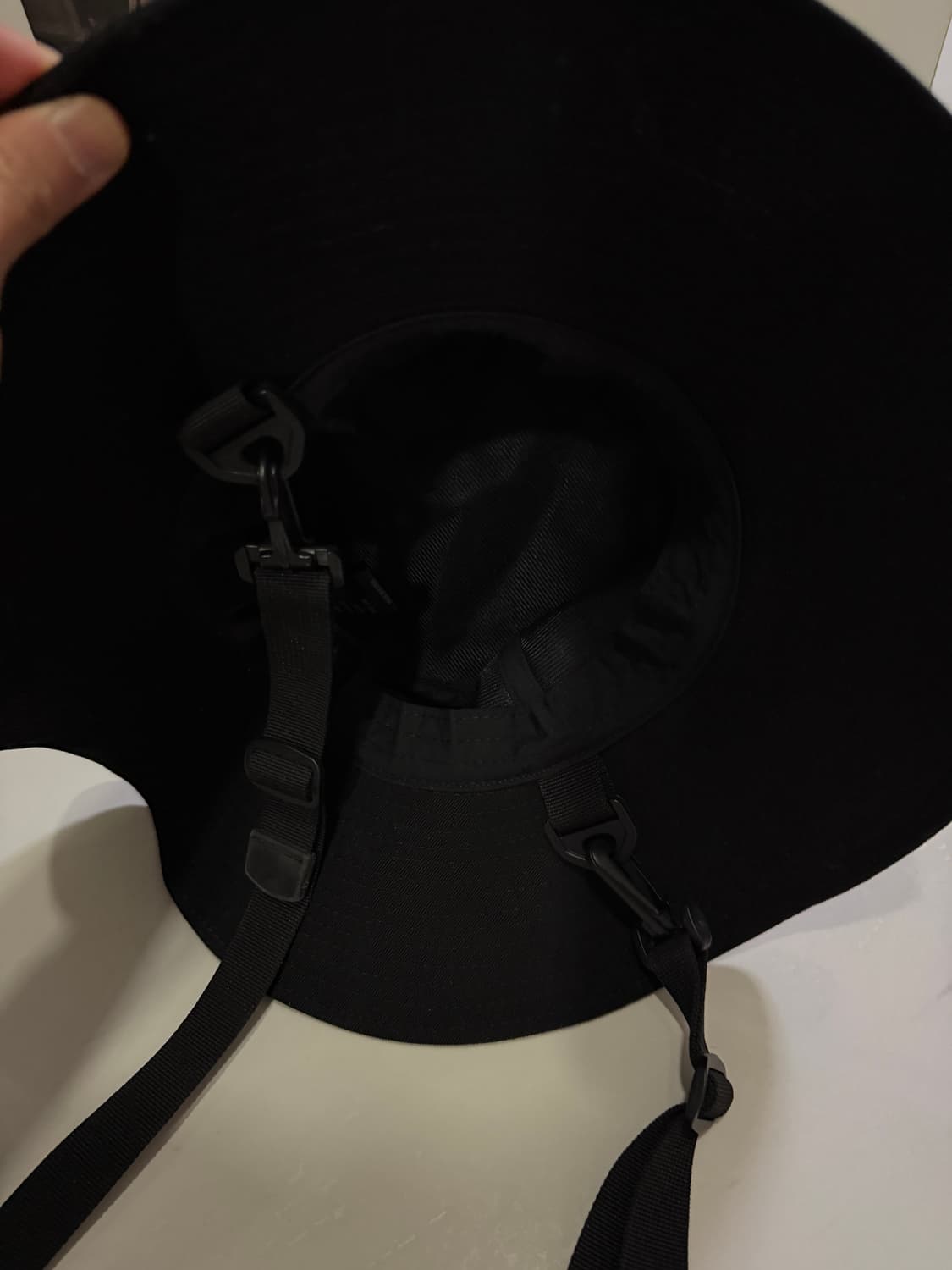 디그낙(D.GNAK) 브랜드의 블랙 버킷햇 상품이미지2