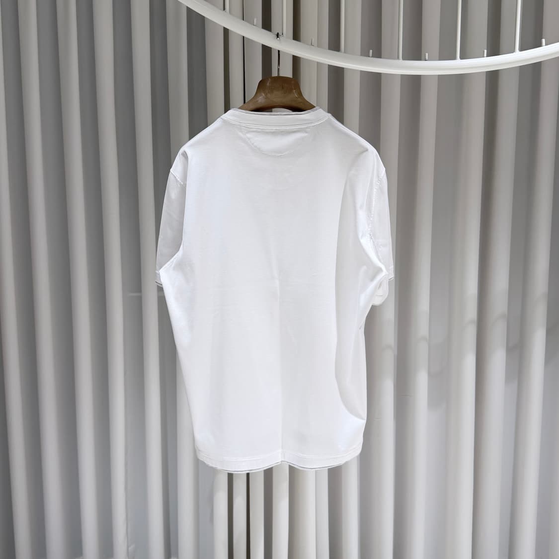 (A+/52) / 브루넬로쿠치넬리 자수 로고 레귤러핏 화이트 반팔 티셔츠 상품이미지5