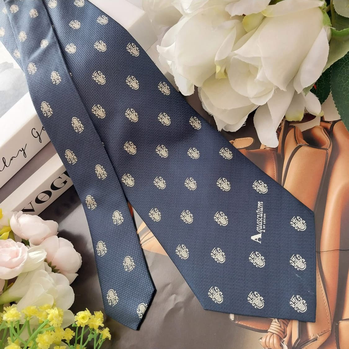 아쿠아스큐텀 실크 네이비 로고 넥타이 10.4cm A~B등급 K1247
 상품이미지2