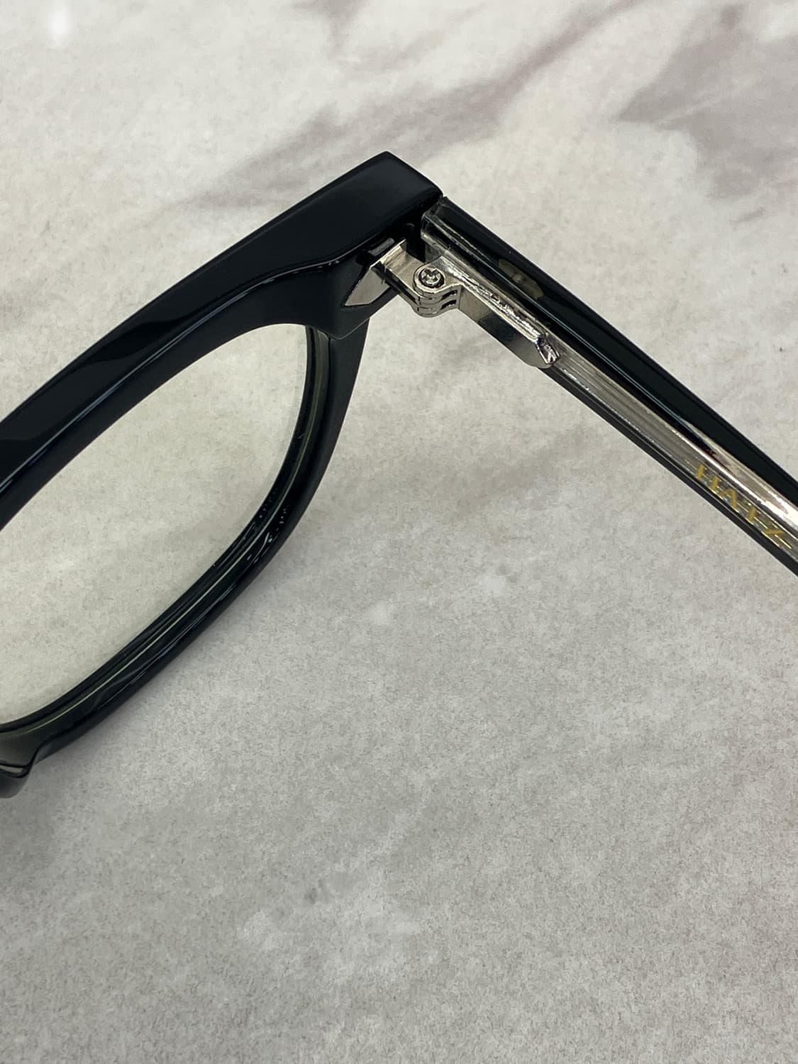 하츠 Hatz 블랙 웰링턴 메탈렉 뿔테 안경 상품이미지3