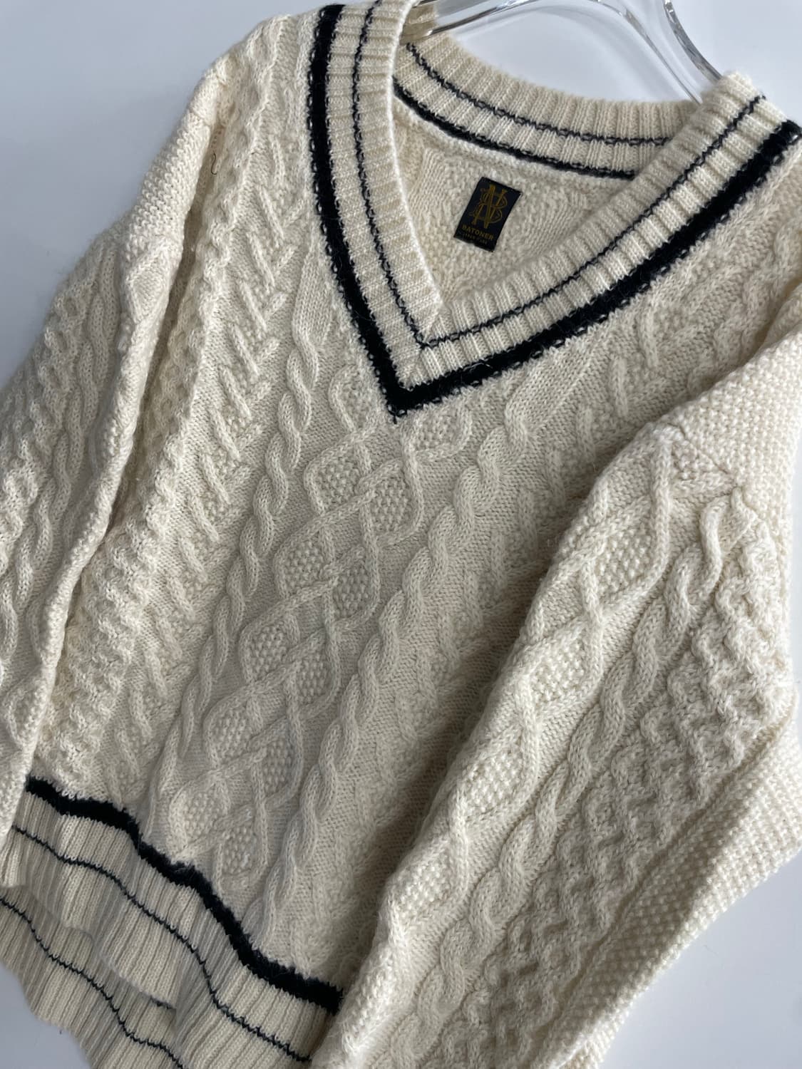 BATONER 크리켓 브이넥 케이블 니트 아이보리 상품이미지2
