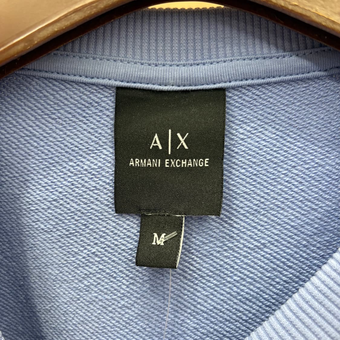 아르마니 익스체인지 맨투맨 시그니처 로고 자수 하이 로우 디테일 블루 상품이미지6