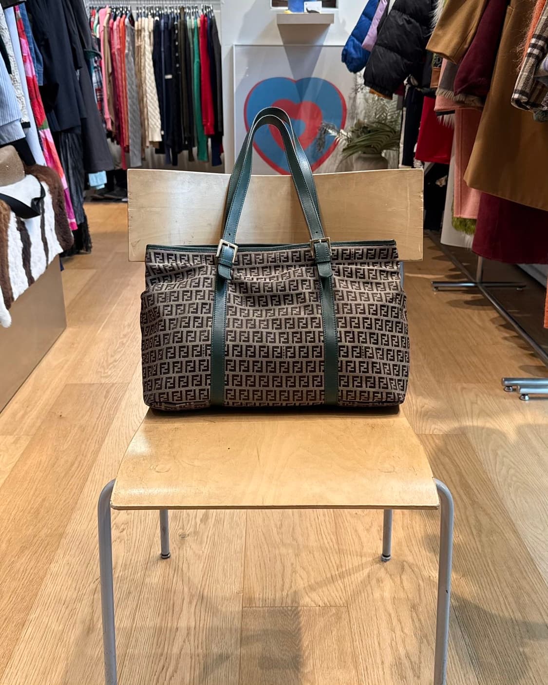 펜디 브라운 그린 주카 토트백  상품이미지2