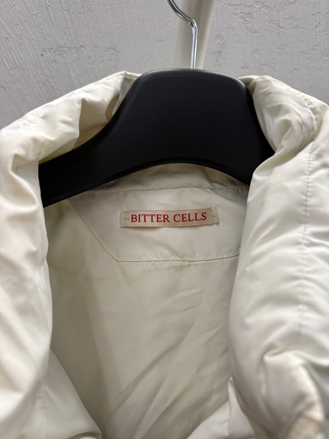 Bitter Cells 비터셀즈 숏 패딩 화이트 상품이미지4