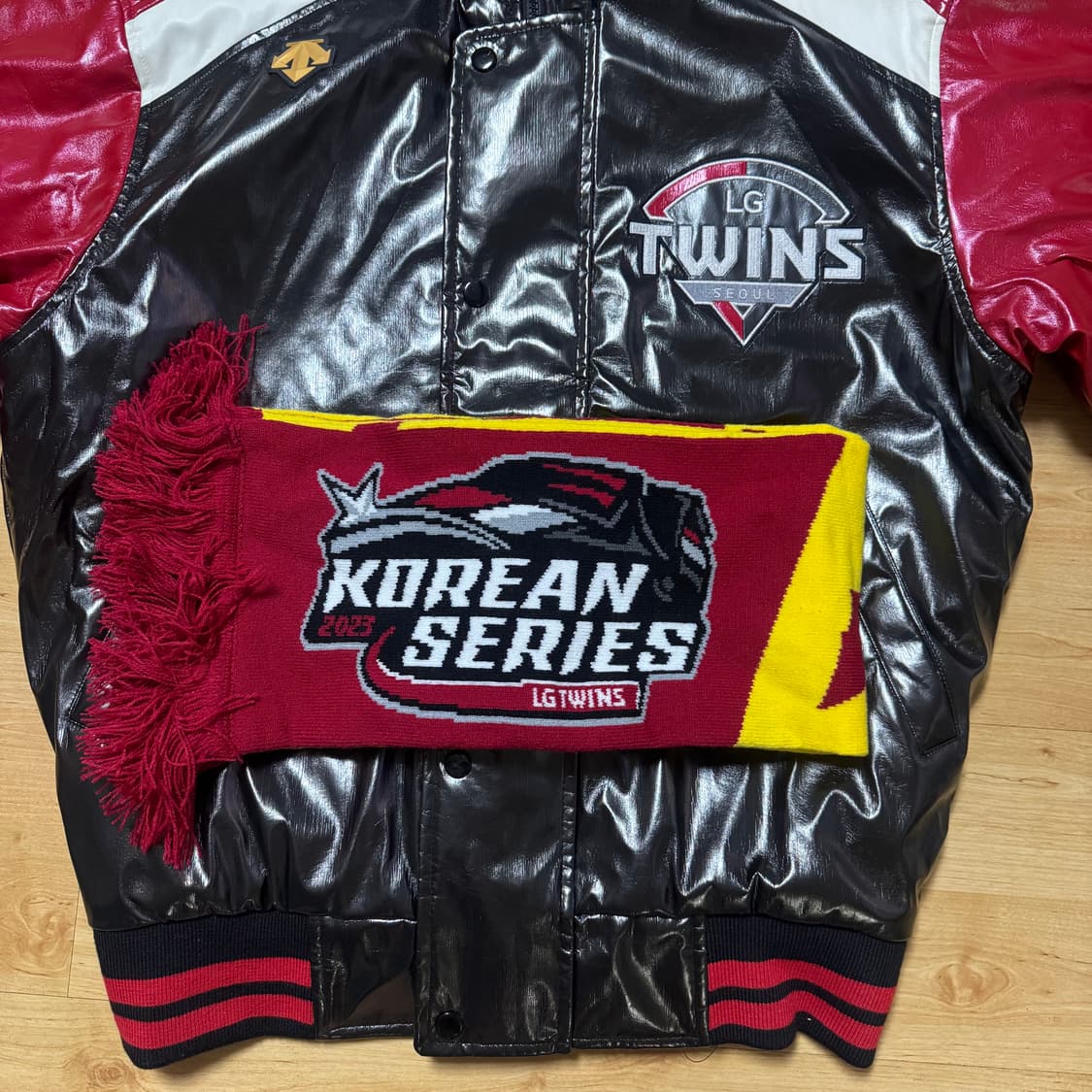 엘지 트윈스 선수지급용 유광점퍼, 2023 코리안시리즈 머플러 일괄 상품이미지3