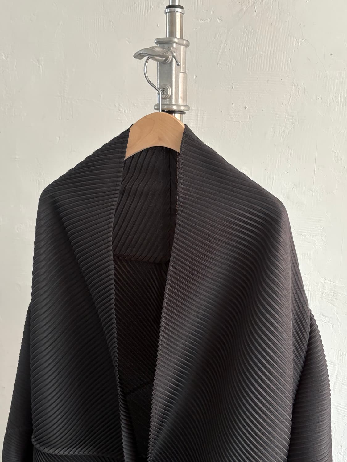 Issey Miyake 이세이미야케 플리츠 하이넥 블랙 코트 상품이미지7