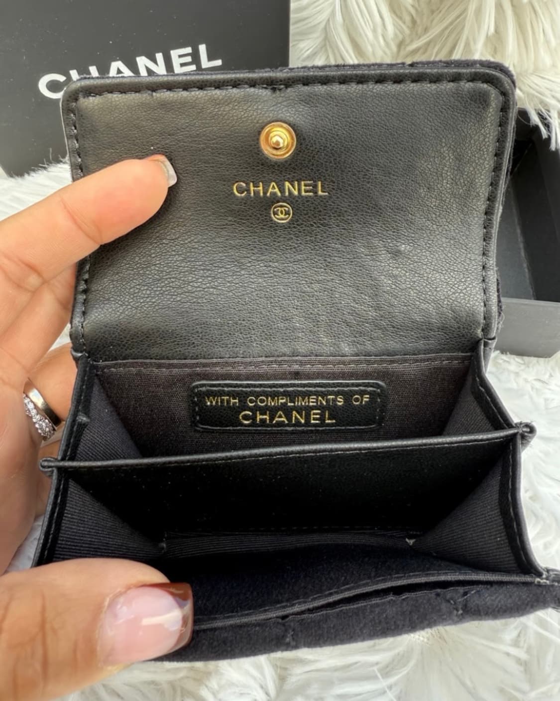 샤넬 뷰티 벨벳 카드지갑 상품이미지4