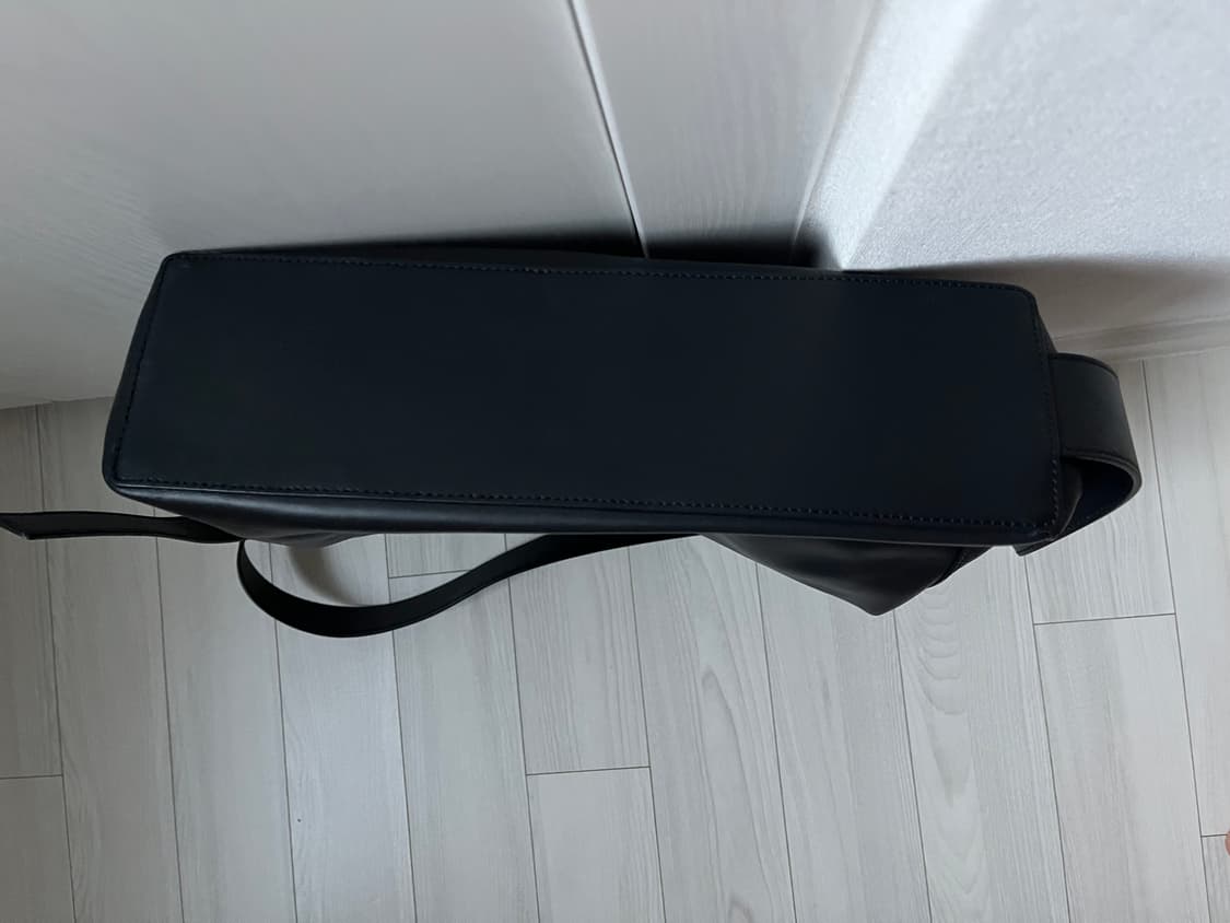 유스 듀얼 텍스쳐 레더 숄더백 상품이미지5