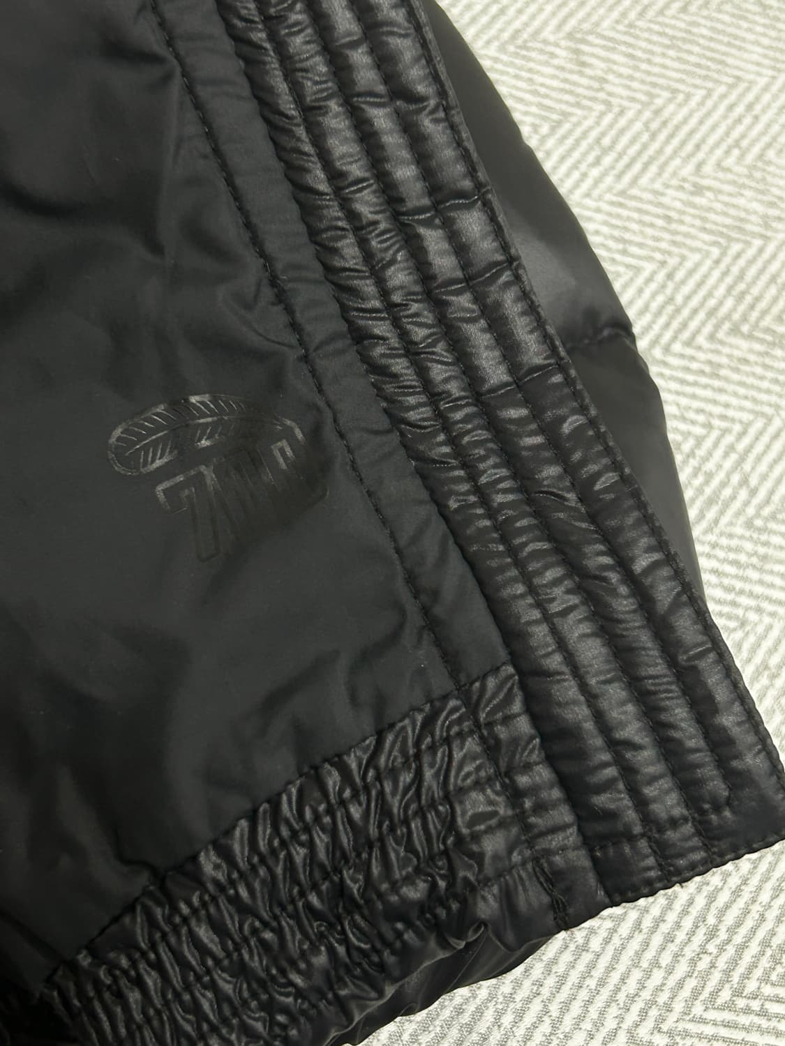 나이키 구스다운 700 패딩 조끼 여성 M 85 올블랙 상품이미지9