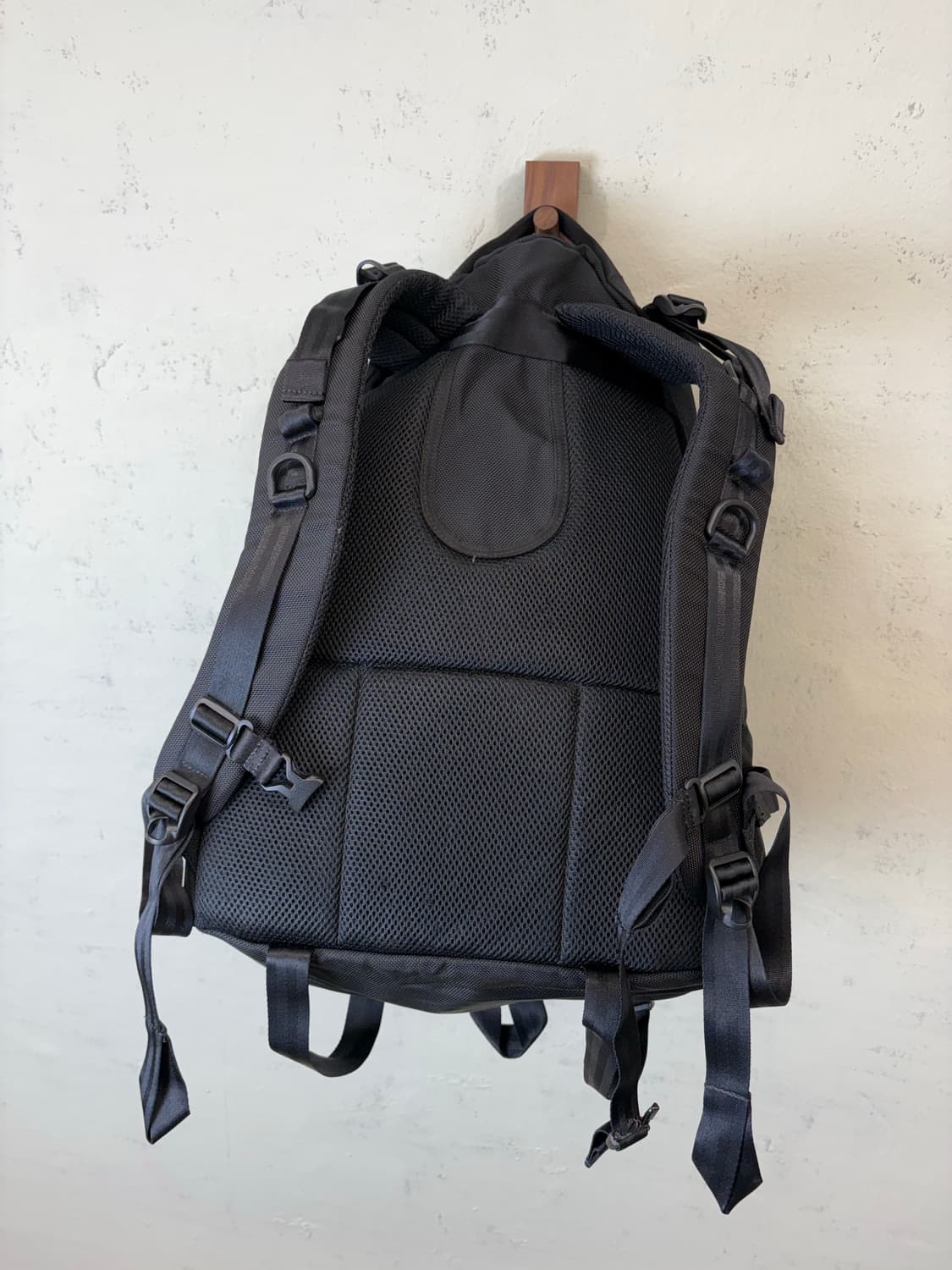 뉴에라 캐리어 백팩 블랙 상품이미지2