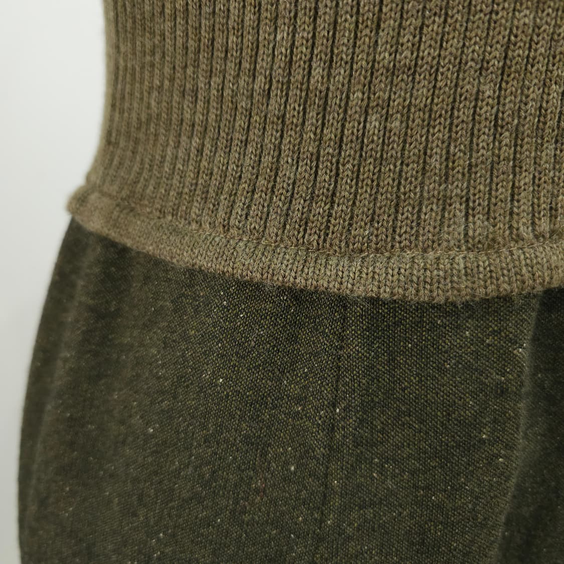 카키 울 실크혼방 골지니트 플레어 원피스 상품이미지8