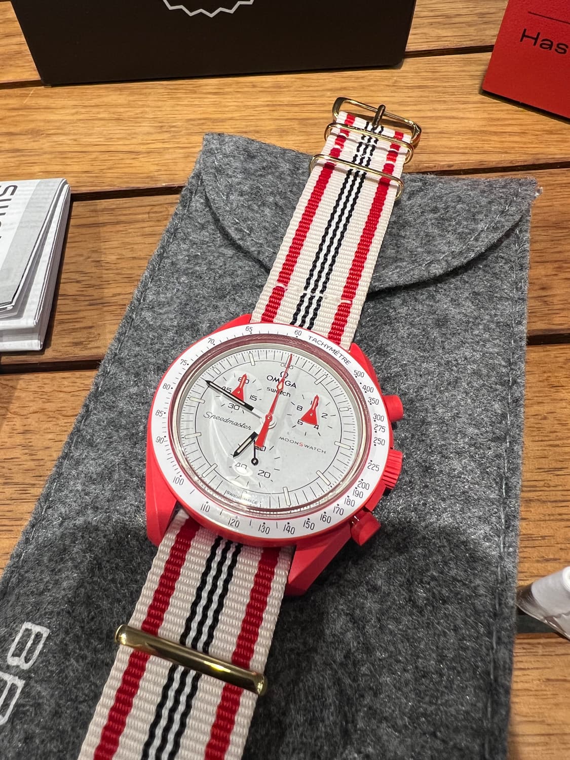 오메가 스와치 문스와치 미션 투 마스 화성 신품판매합니다. 상품이미지2