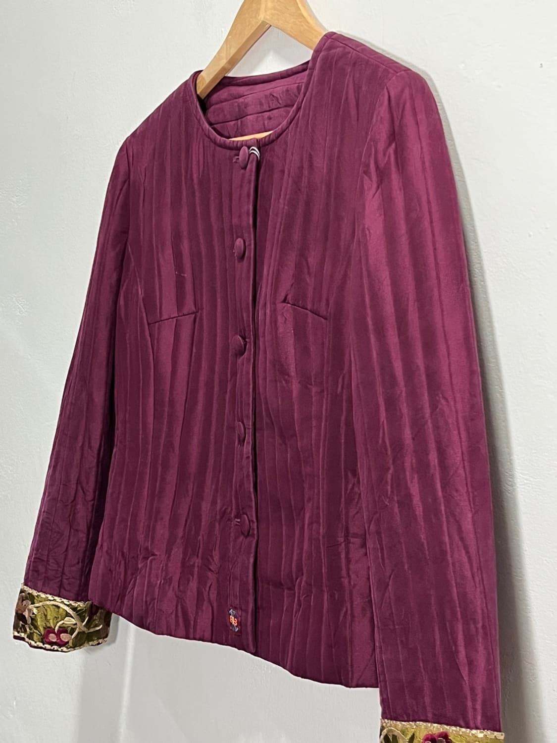 버튼 경량패딩 와인  상품이미지5