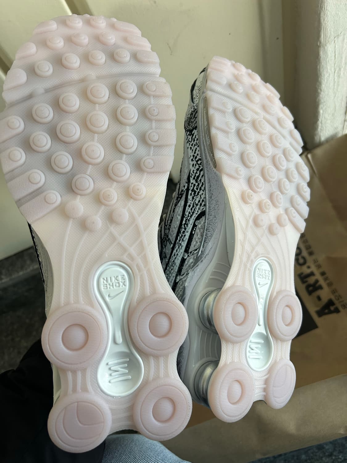 나이키 쇼크스 라이드 2 메탈릭 플래티넘 상품이미지2