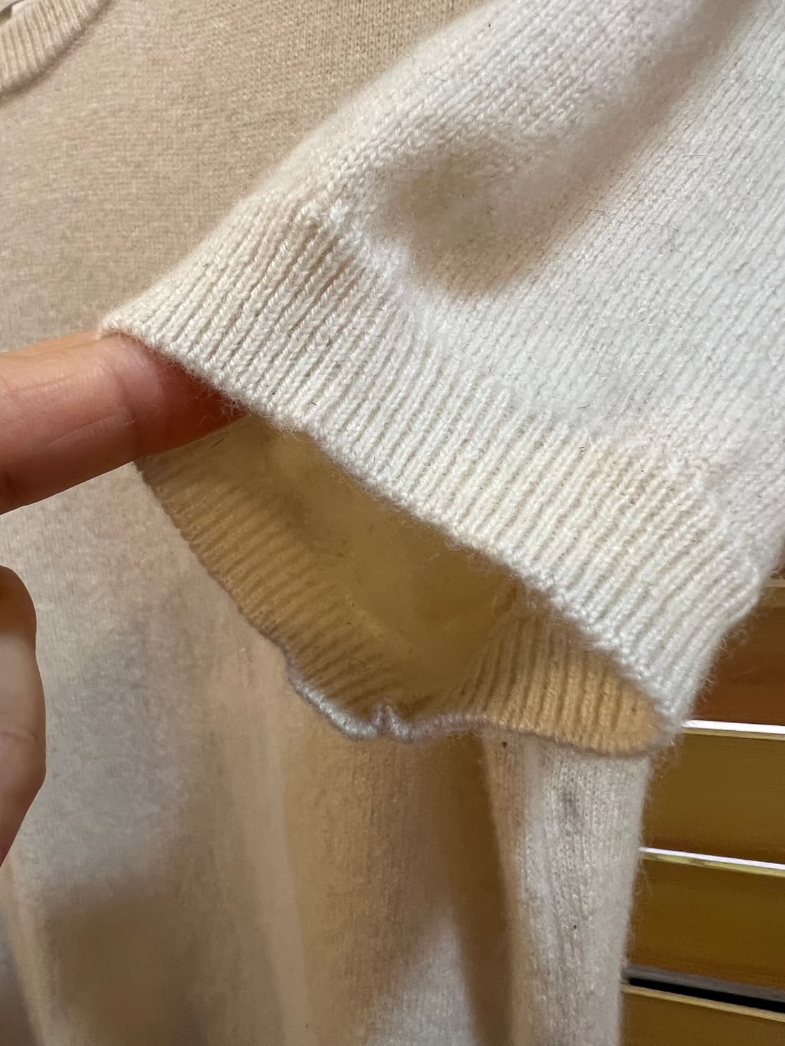 유니클로 여성 아이보리 캐시미어100니트 반팔라운드니트 상품이미지4