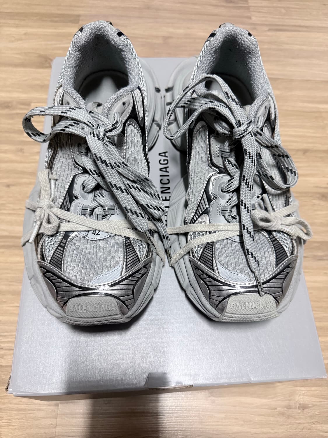 발렌시아가  42 3XL grey/black 상품이미지1