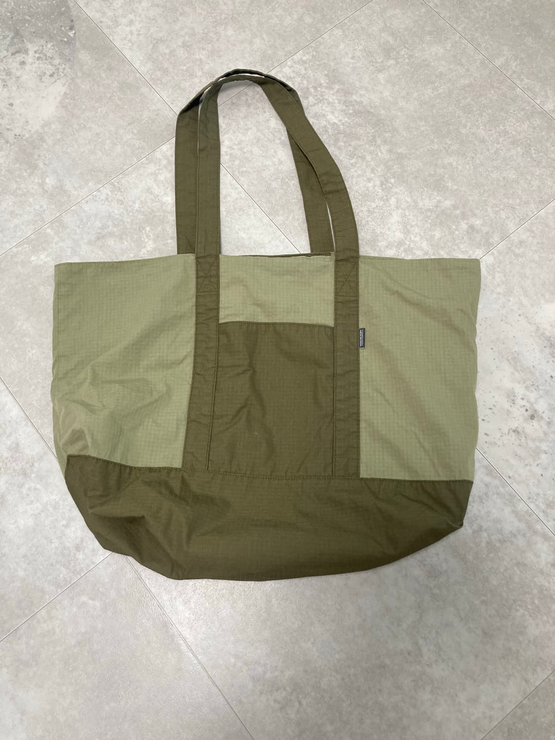 999휴머니티 AV BIG TOTE BAG 토트백  KHAKI-OLIVE 상품이미지2