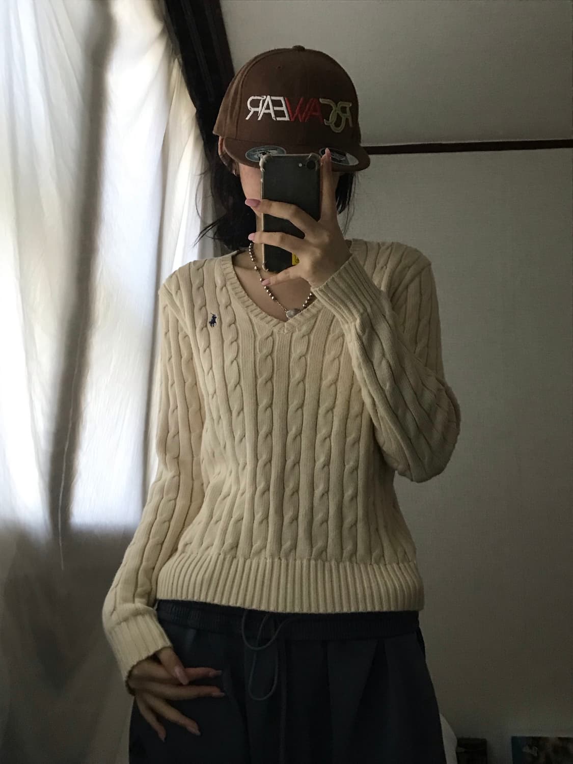 폴로 아이보리 브이넥 케이블 니트 상품이미지1