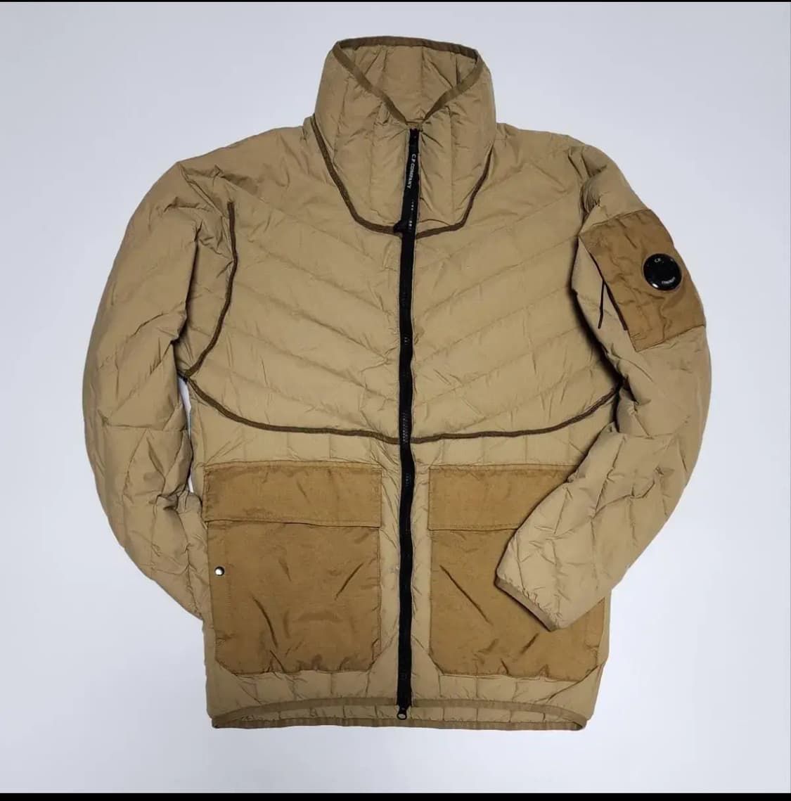 CP컴퍼니 렌즈 와펜 모노블로크 다운 자켓 판매합니다 상품이미지1