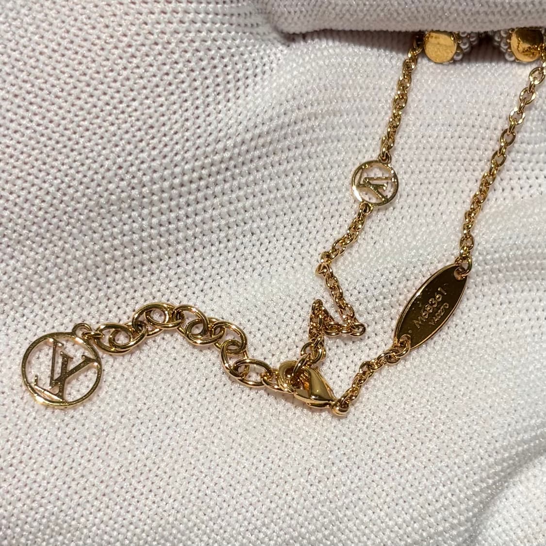 A+ / OS 루이비통 에센셜 V 진주 팔찌 골드 상품이미지3