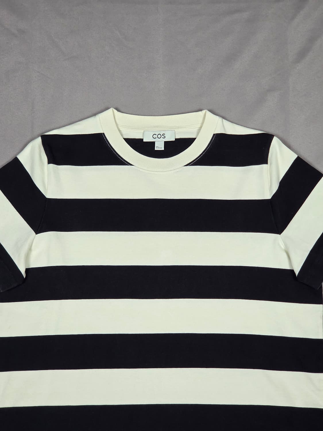 [COS] 클린 컷 스트라이프 레귤러 티셔츠 | S00102 상품이미지2