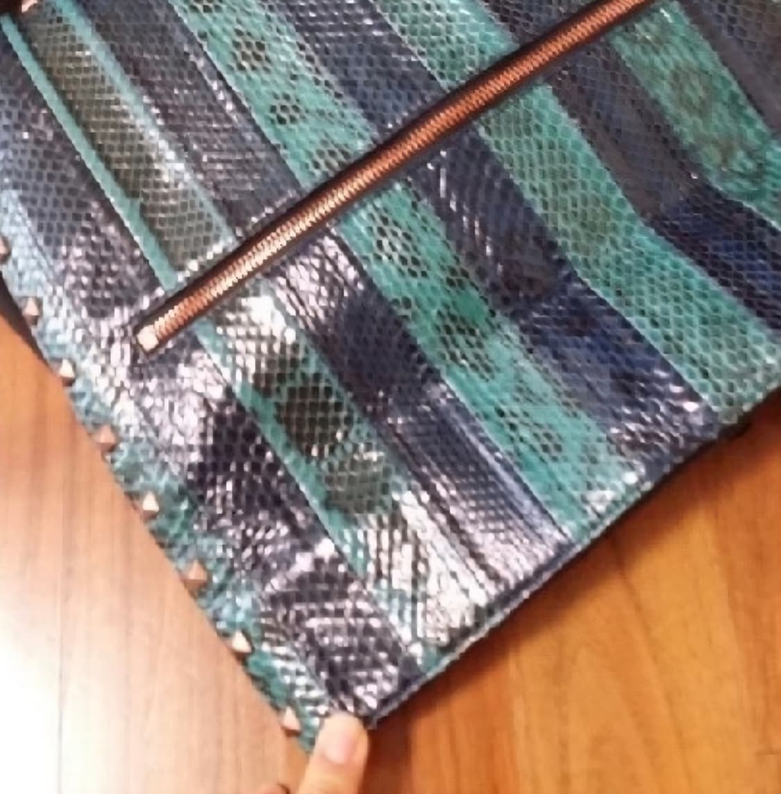 랑방컬렉션 스터드장식 뱀피무늬 클러치 상품이미지5