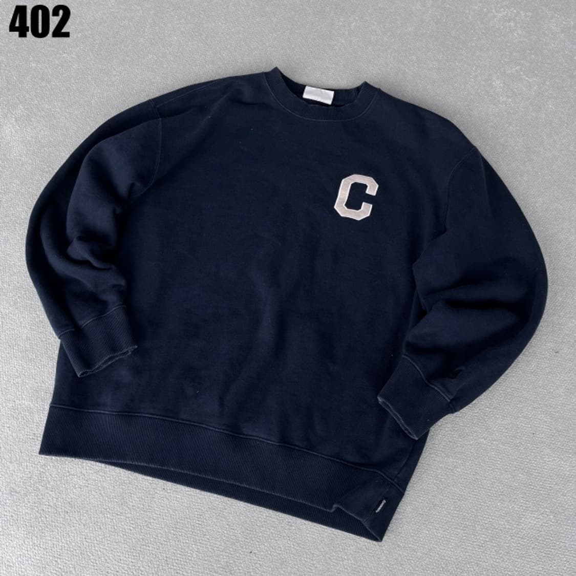 커버낫 네이비 맨투맨  상품이미지1