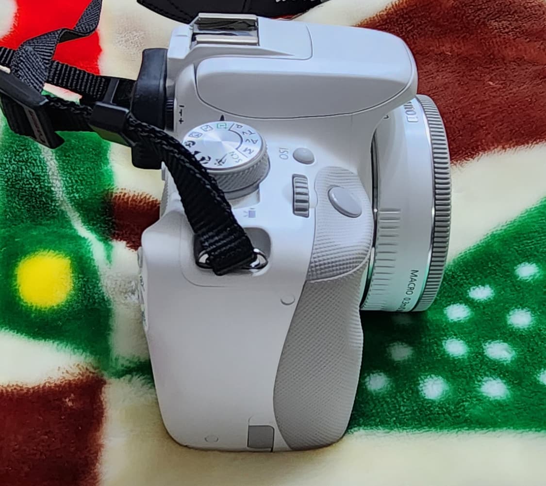 캐논 EOS 100D 화이트 + 40mm 렌즈 팝니다. 상품이미지5