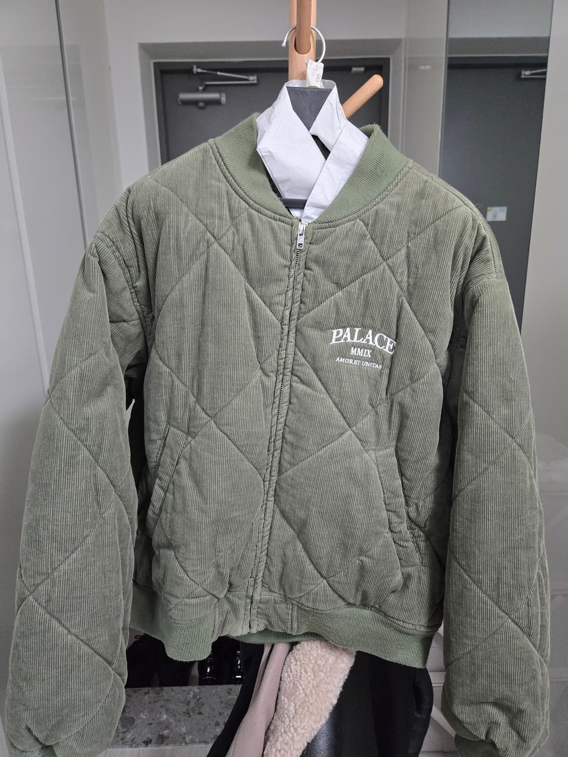 팔라스 23FW 퀼티드 봄버 패딩 XL 상품이미지1