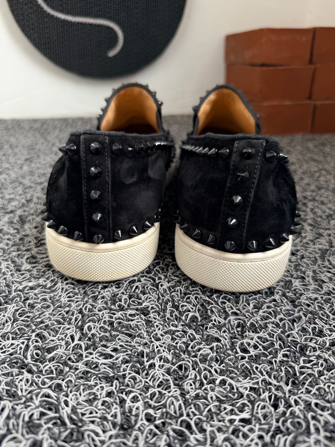 크리스찬 루부탱 피크보트 스웨이드 스파이크 슬립온 상품이미지4