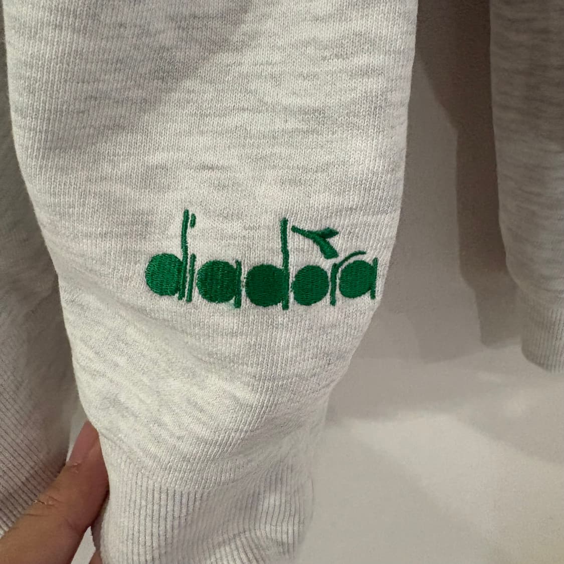 디아도라 후드티 라이트 그레이 90 상품이미지4