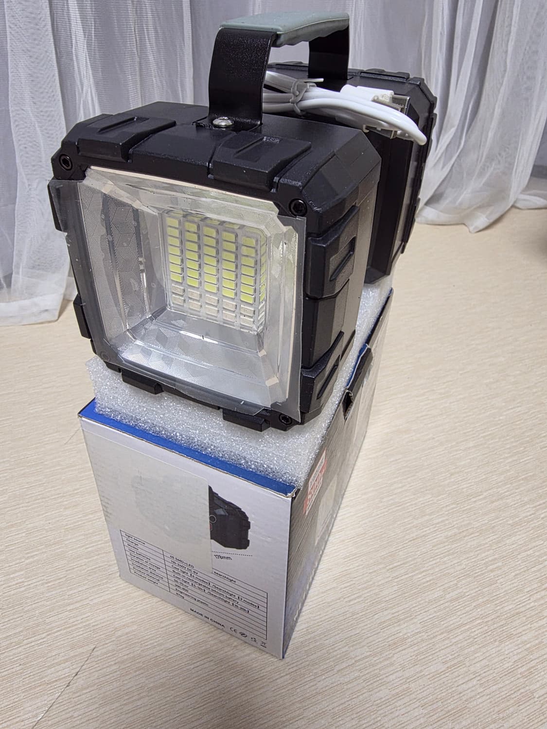 다기능 캠핑 양면라이트 + 보조배터리 겸용 새제품

- 박스에 담겨 있고 상품이미지3