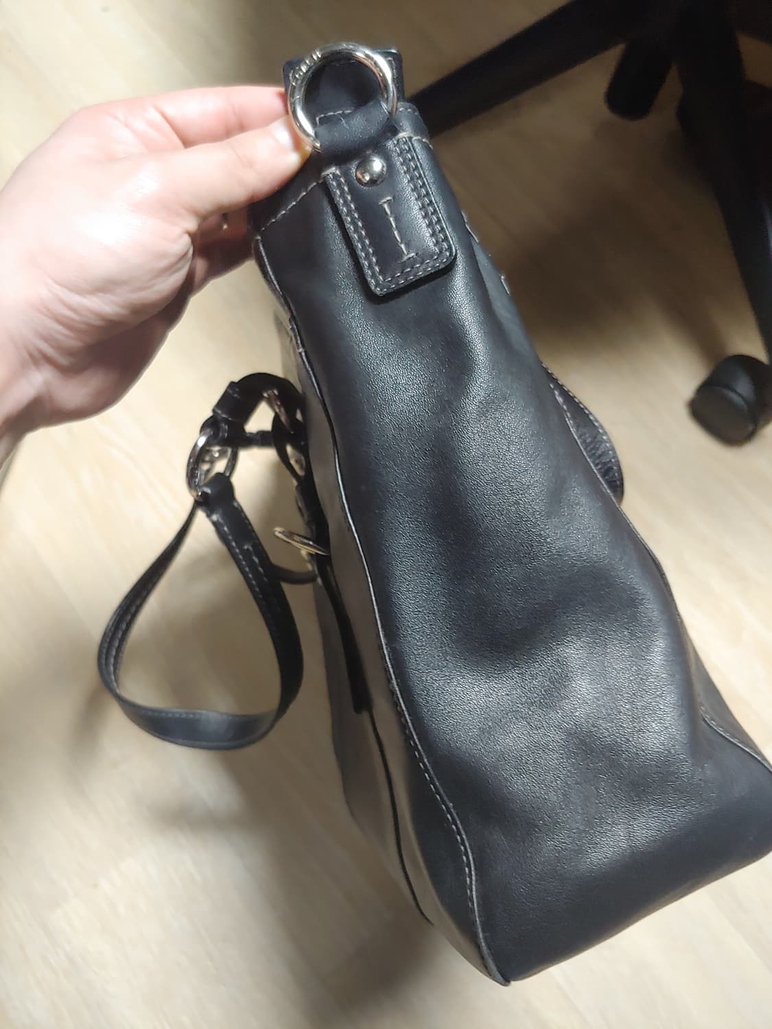 체형 커버 블랙 코치 미디움 백 상품이미지7