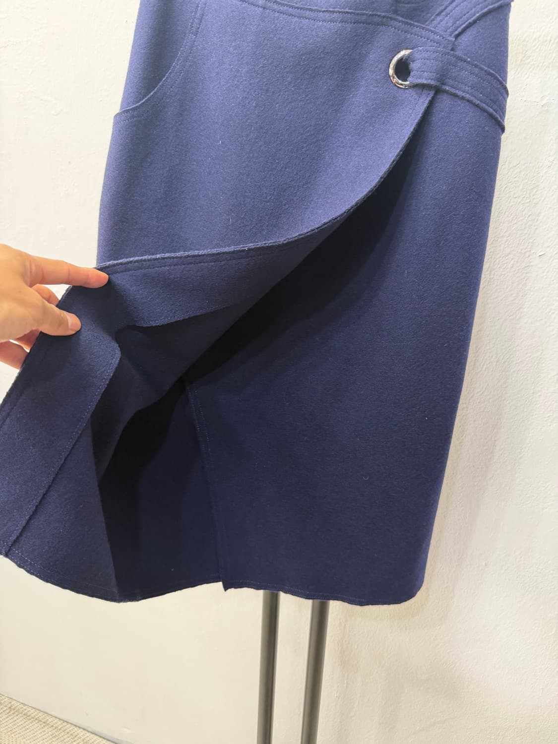 매장판정품) 메릴링 이태리 21ss 랩 스타일 네이비 스커트 38 상품이미지4