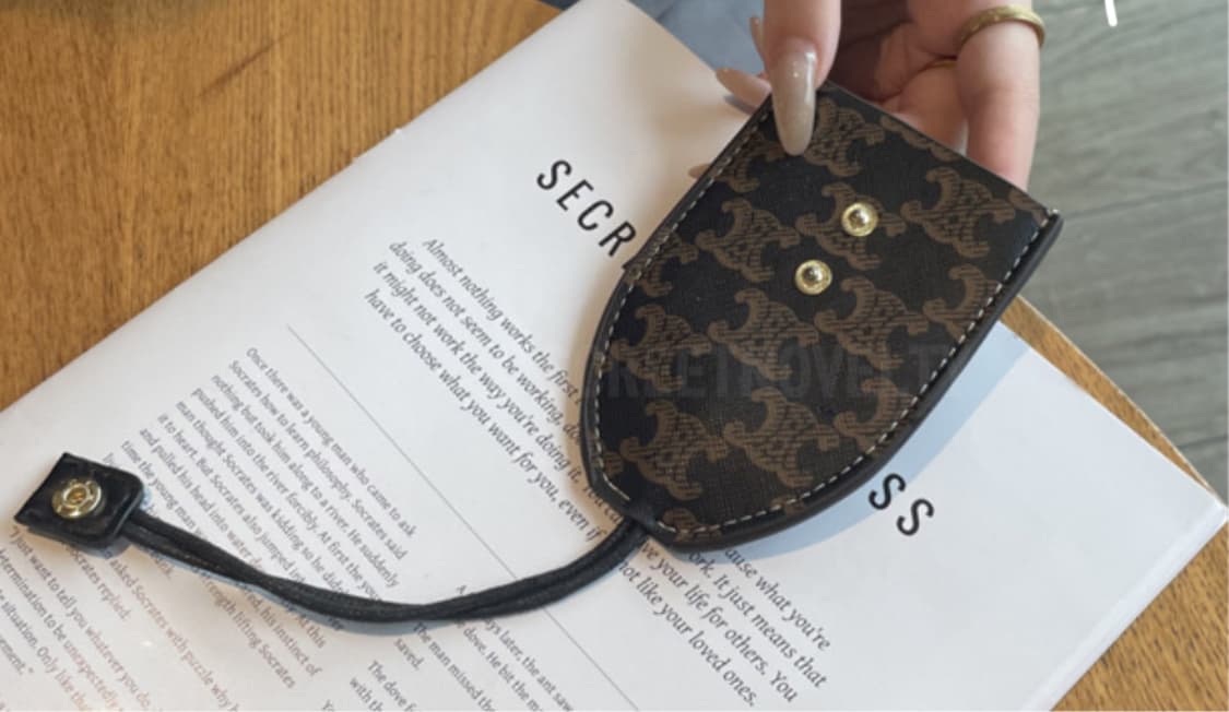 셀린느 트리옹페 키홀더 브라운 상품이미지5