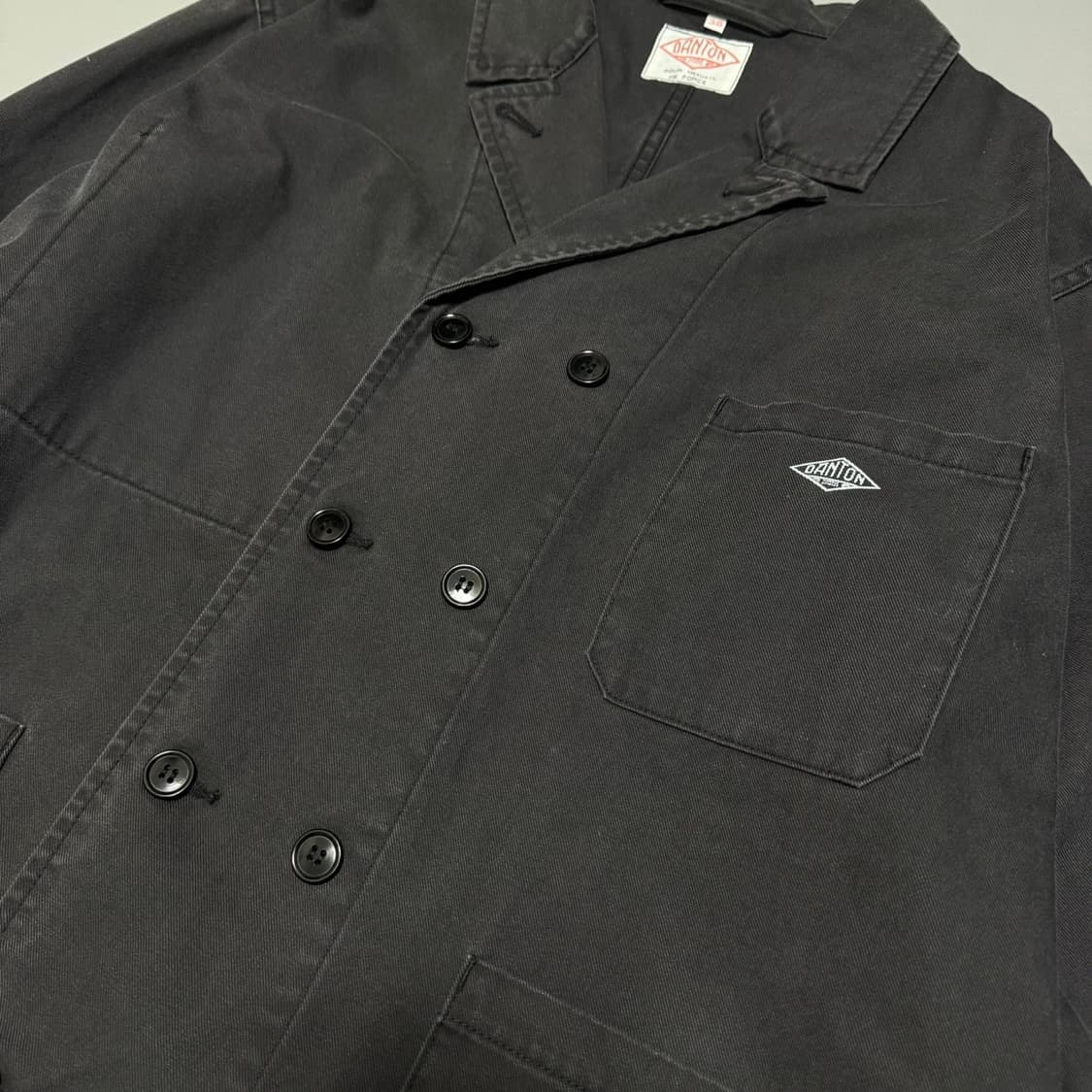 단톤(DANTON) 차콜컬러 워시드 코튼 나염 로고 더블 하프 코트 자켓 상품이미지5