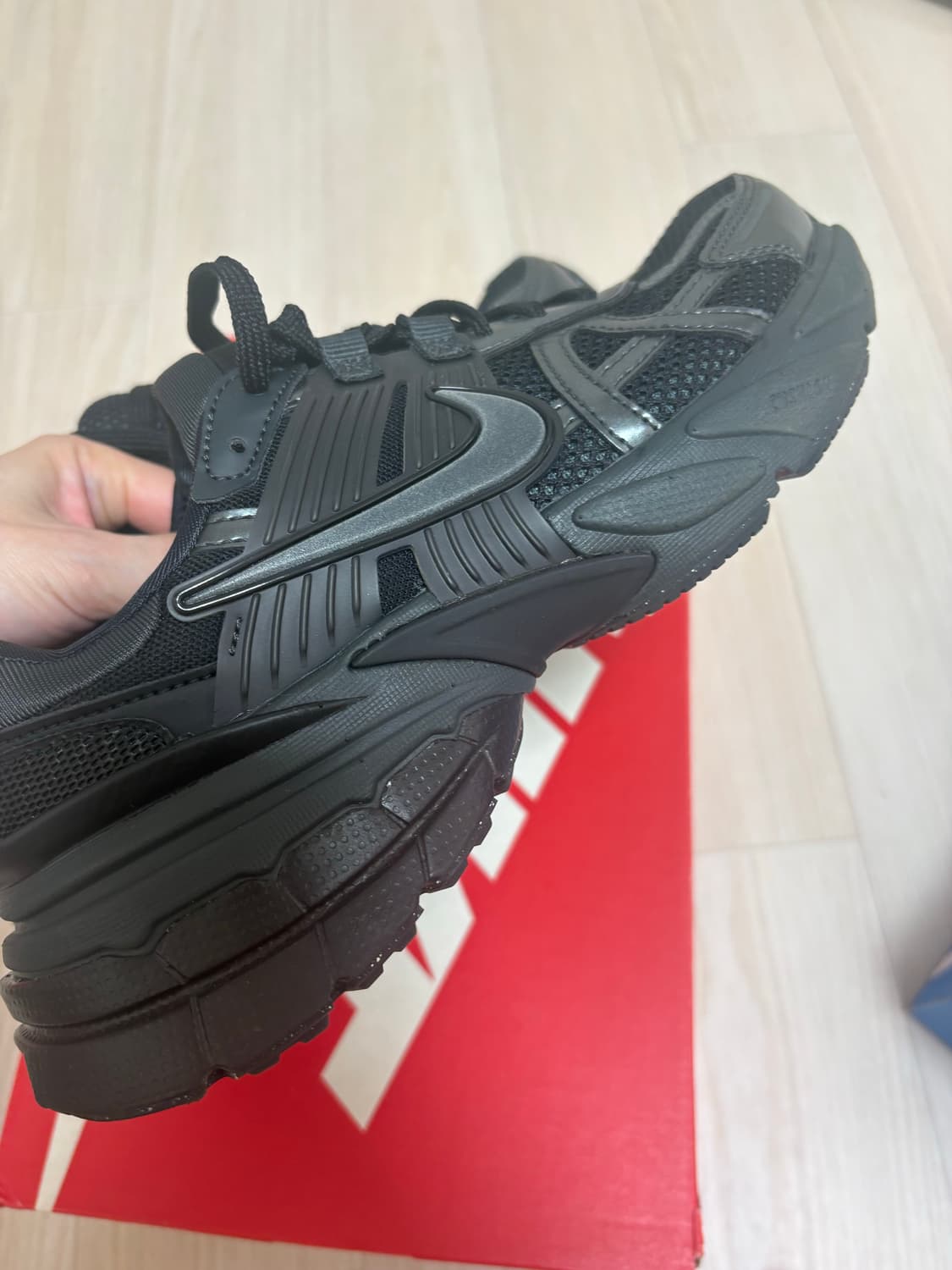 W 나이키 V2K 런 블랙 앤트러사이트 235 상품이미지7