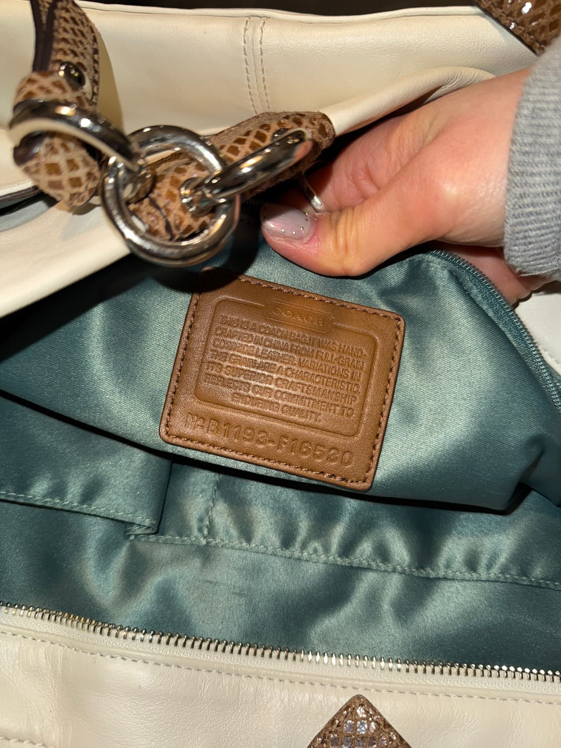 코치 아이보리 숄더백 상품이미지3