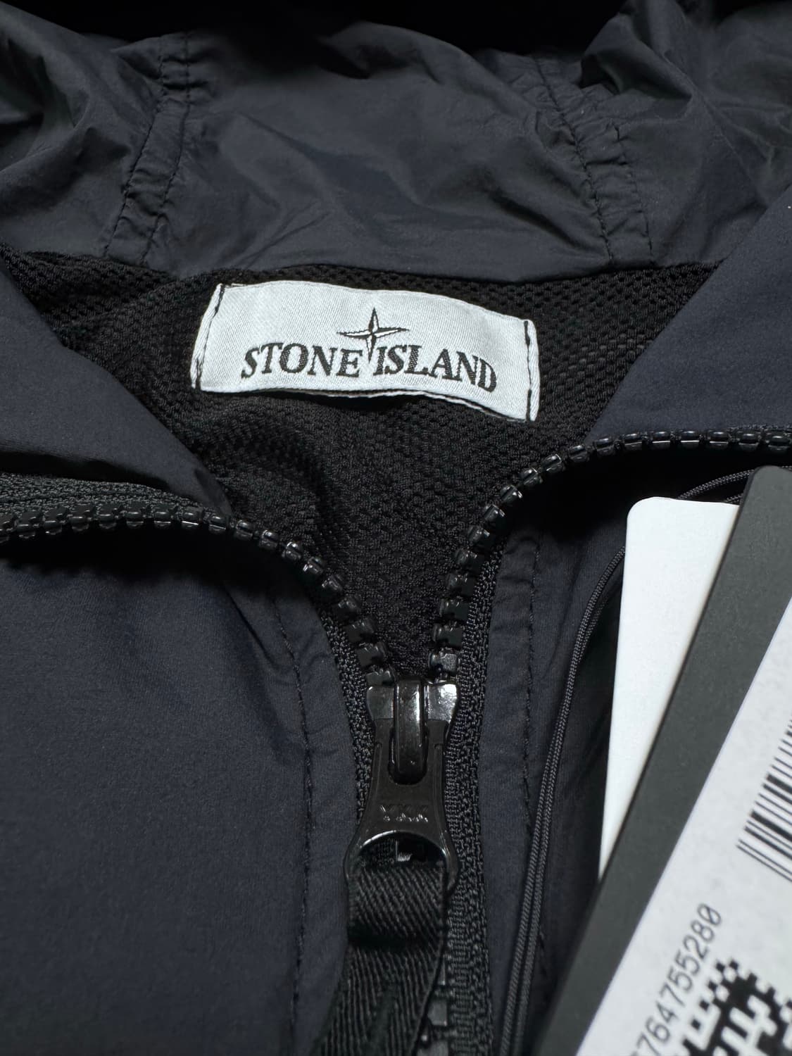 스톤아일랜드 스킨터치 나일론 바람막이 L사이즈 상품이미지3
