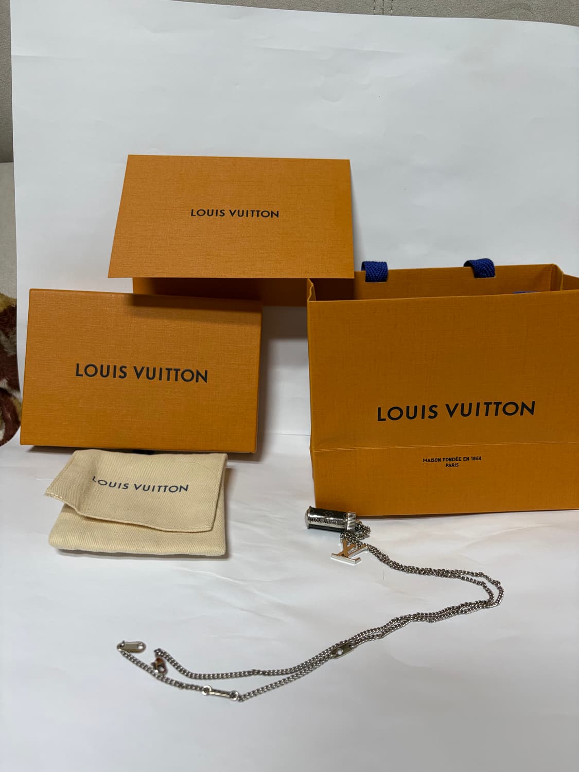 루이비통 모노그램 이클립스 참 목걸이 (풀박스) 상품이미지2