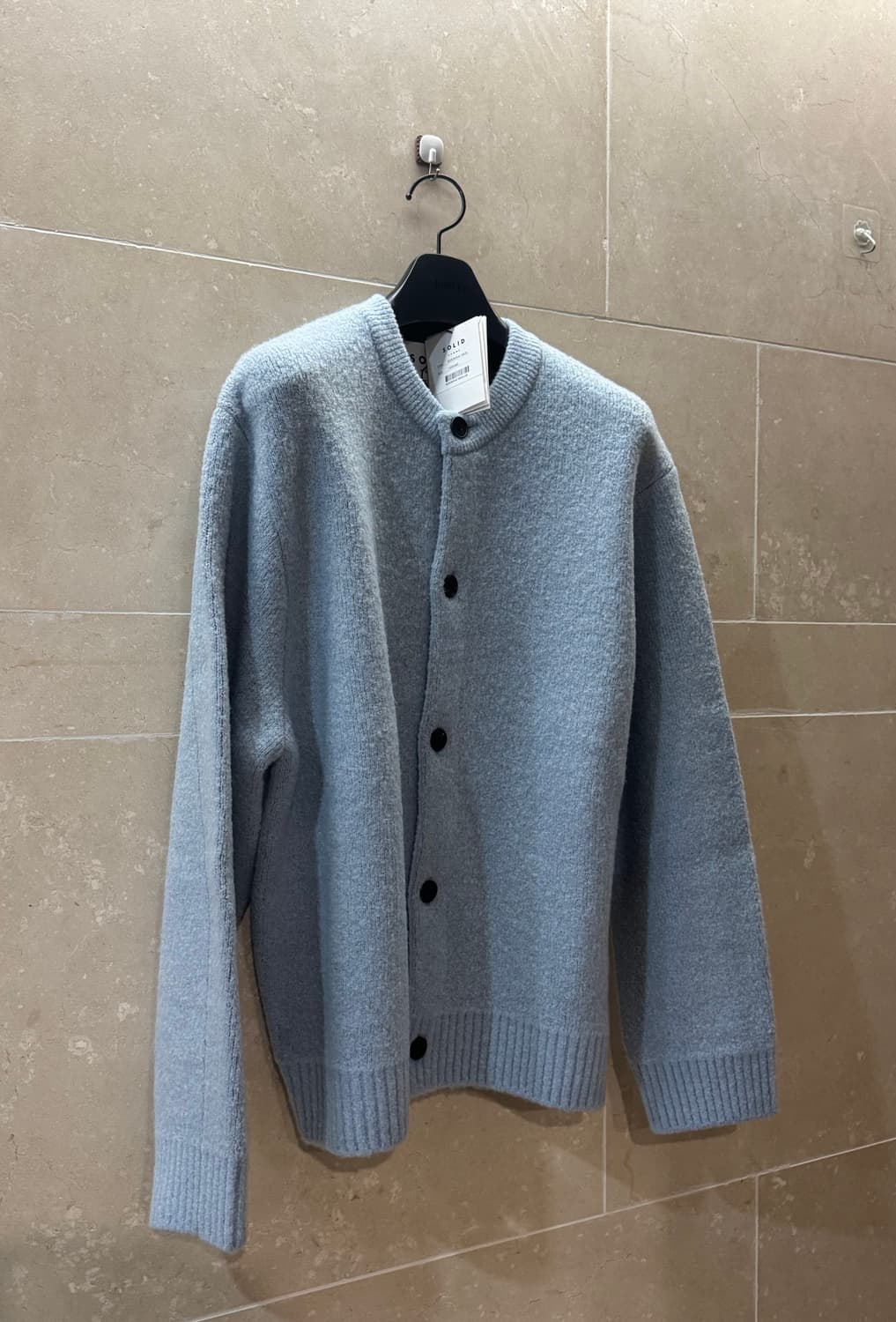 솔리드옴므 25FW 라운드 니트 가디건 하늘색 상품이미지2