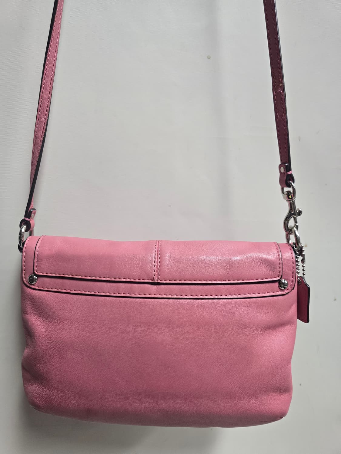 코치 핑크 은장 크리스 슬릿 미니 크로스백 상품이미지5