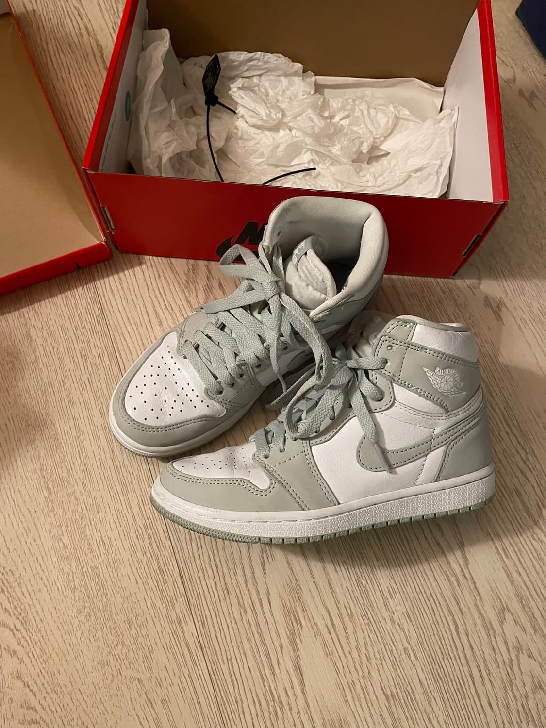 (W)조던 1 레트로 하이 씨폼 판매합니다  사이즈 230 상품이미지1