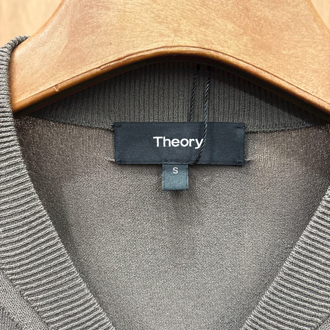 띠어리 니트 집업 가디건 무지 립 넥 사이드 포켓 디테일 레귤러핏 브라운 상품이미지6