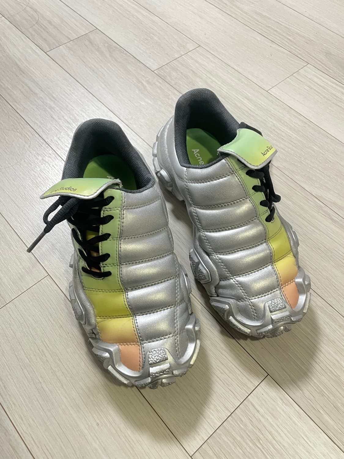 아크네스튜디오 볼스터 풋볼 스니커즈 그레이 그린 상품이미지2