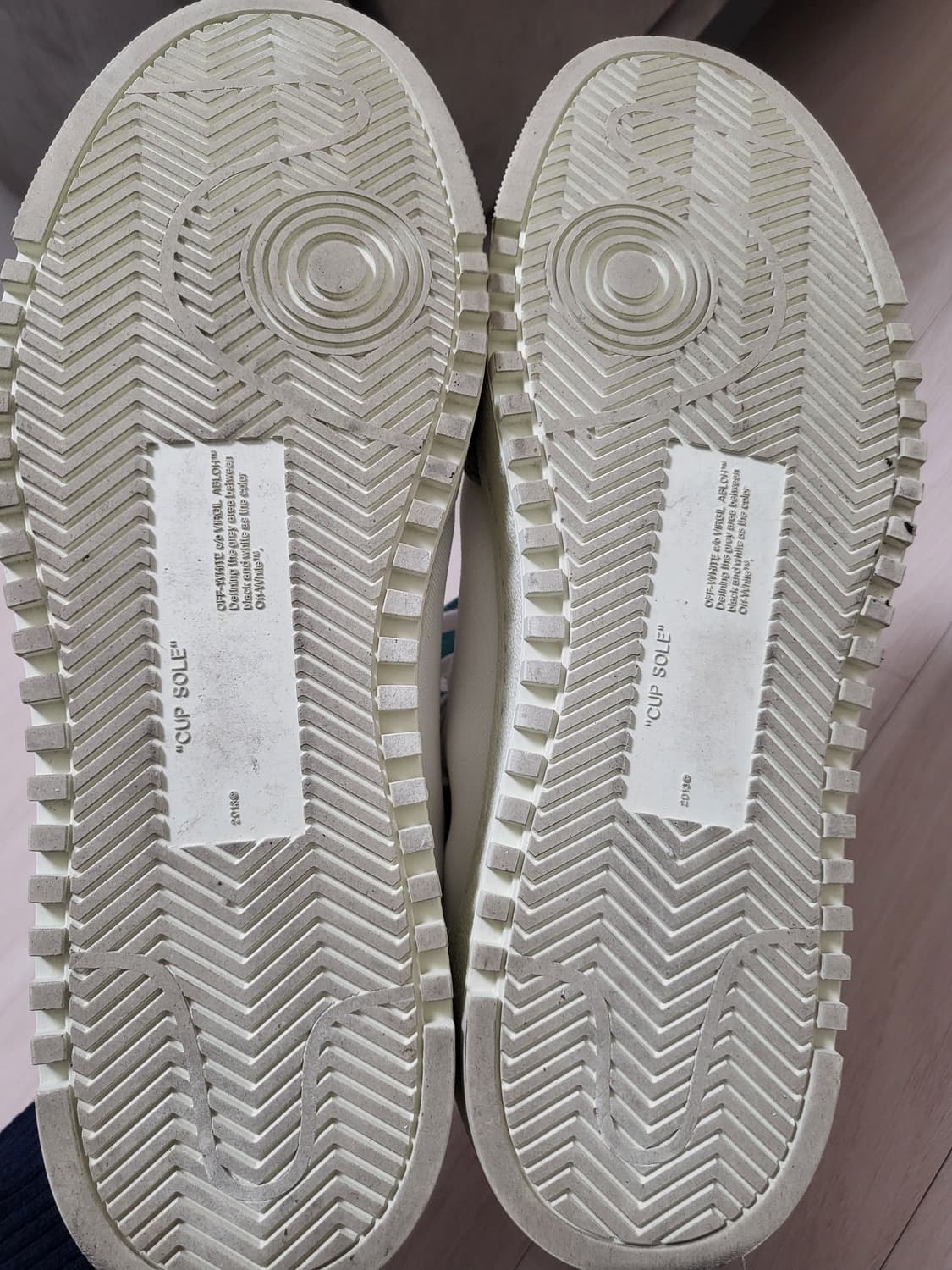 오프화이트 스니커즈 240 상품이미지10