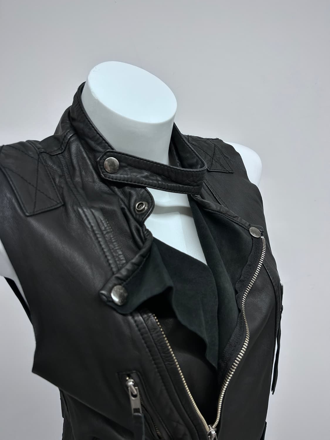 드레이프 비대칭 레더 베스트 상품이미지7